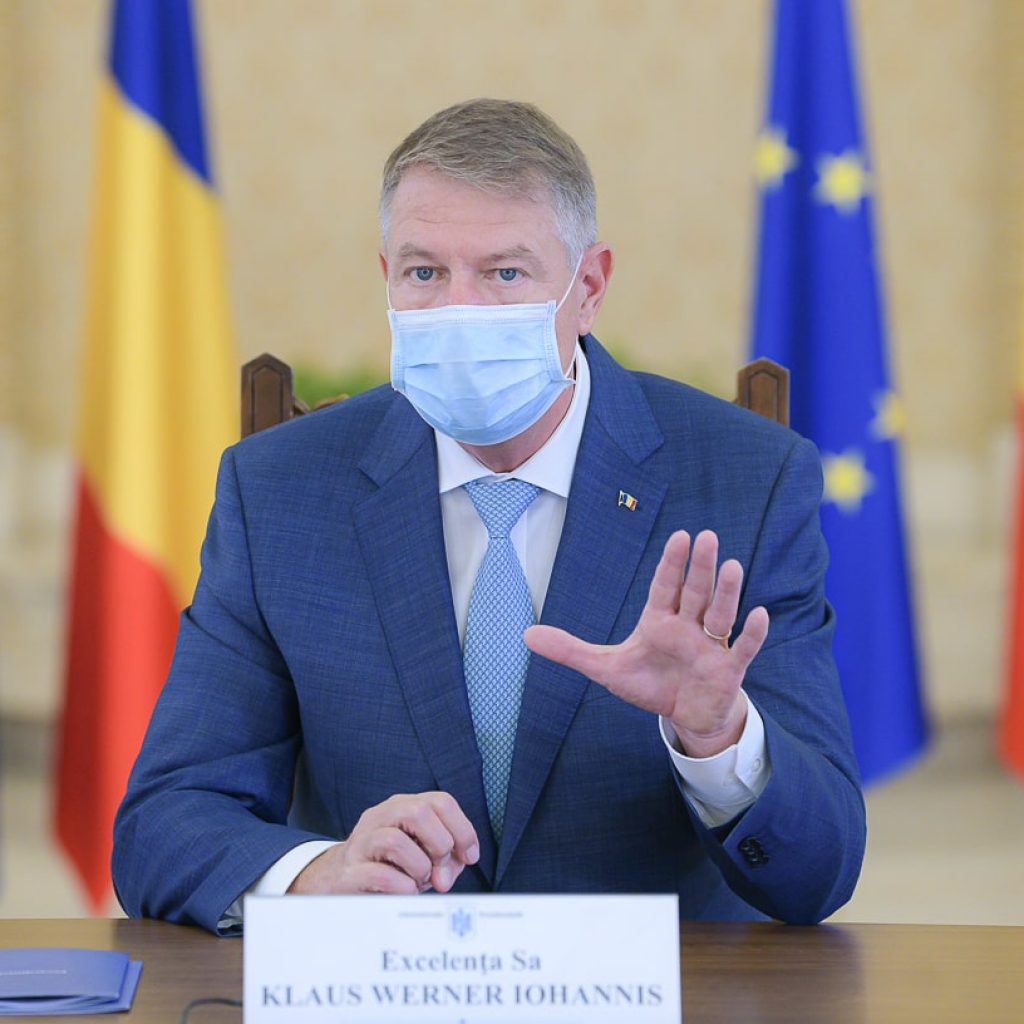 Klaus Iohannis during meeting wearing facemask